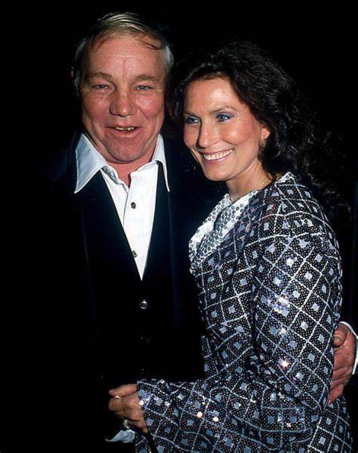 Unveiling The Love Story: Who Did Loretta Lynn Marry?
