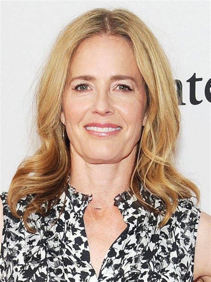 Unveiling The Mystery: Where Does Elisabeth Shue Live?
