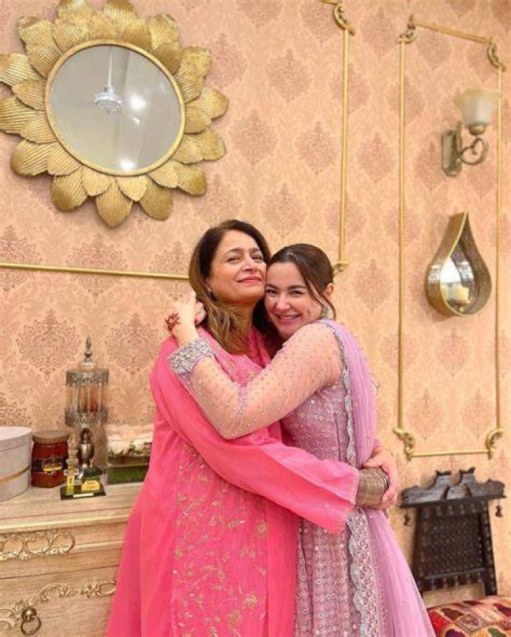 Unveiling The Roots: Hania Amir's Father And Mother