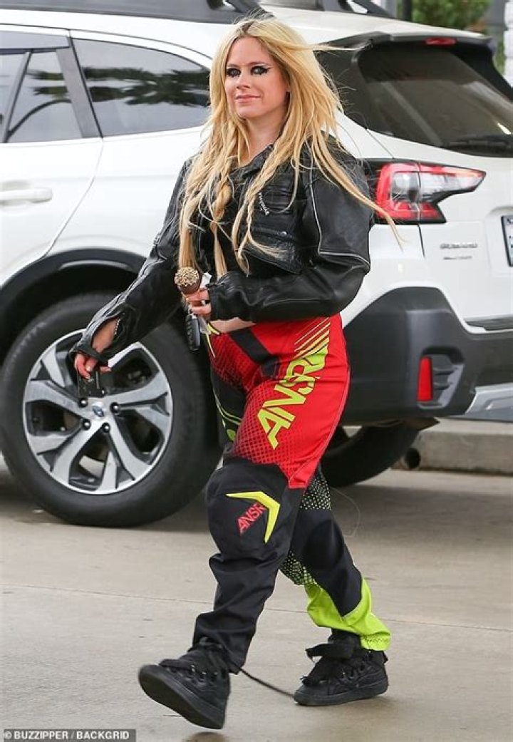 Unveiling The Truth: Did Avril Lavigne Gain Weight?