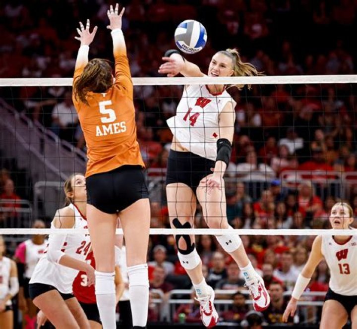 Volleyball: Anna Smrek Parents, Meet Her Father Mike &amp; Mother Sonya 