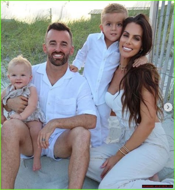 Whitney Ward Dillon Husband, Married, Net Worth, Age, Height, Kids, Bio