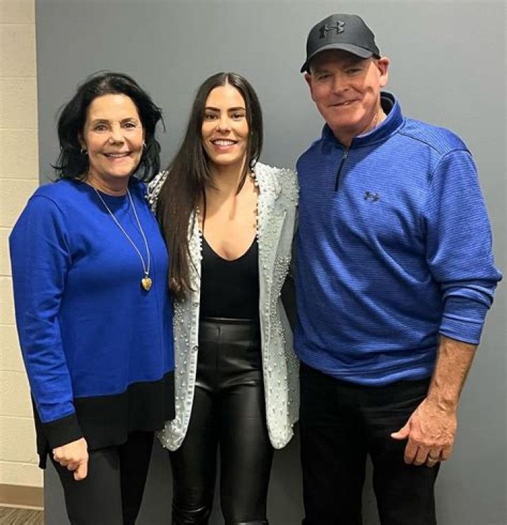 Who Are Kelsey Plum Parents? Jim Plum And Katie Plum