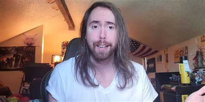 Who Is NaDeXe? All We Know About The Twitch Streamer