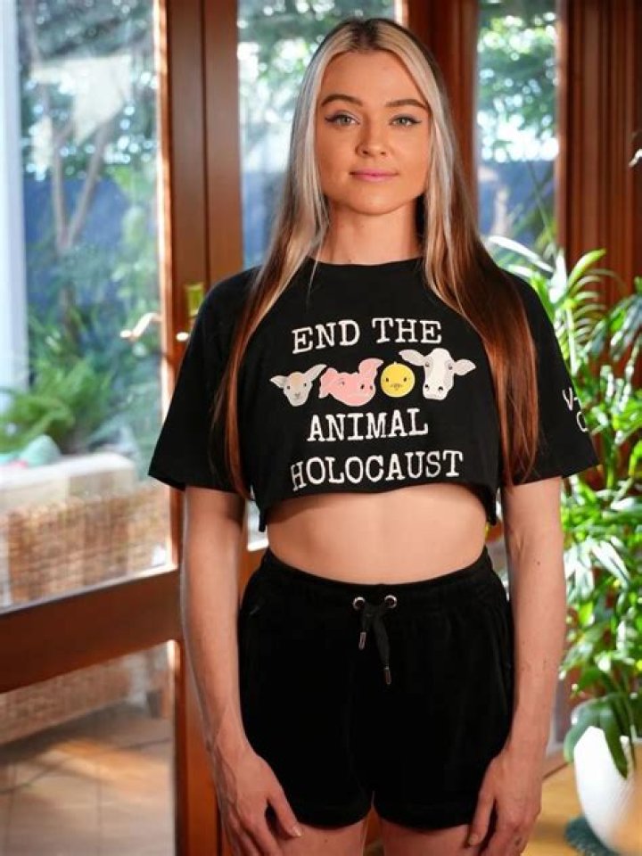 Who Is Tash Peterson? Age, Wikipedia &amp; Net Worth – Meet The Vegan Influencer On Instagram