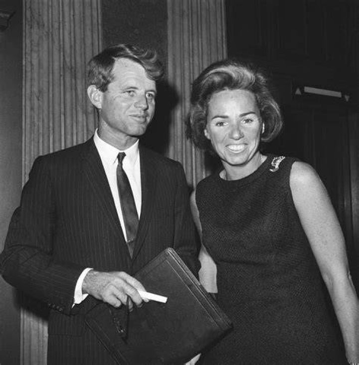 Who Was Robert Hight's Wife?