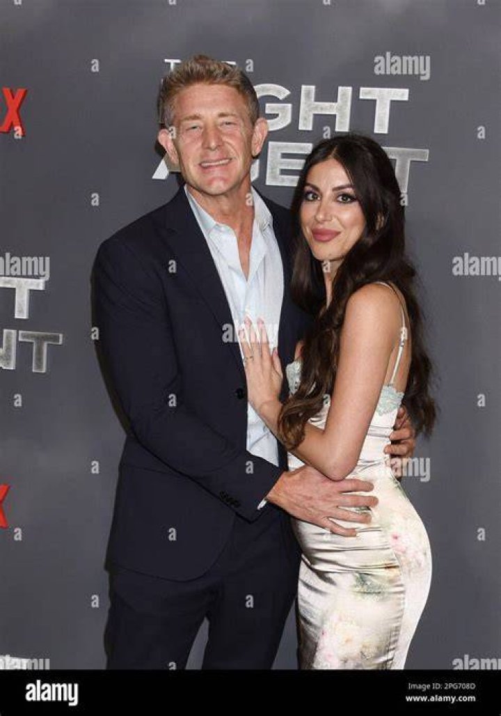 YouTuber Jason Nash New Girlfriend Nivine Jay Once Rejected Ben Affleck On Raya Dating App